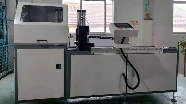 beat365数控铝型材自动数控切割锯的组装